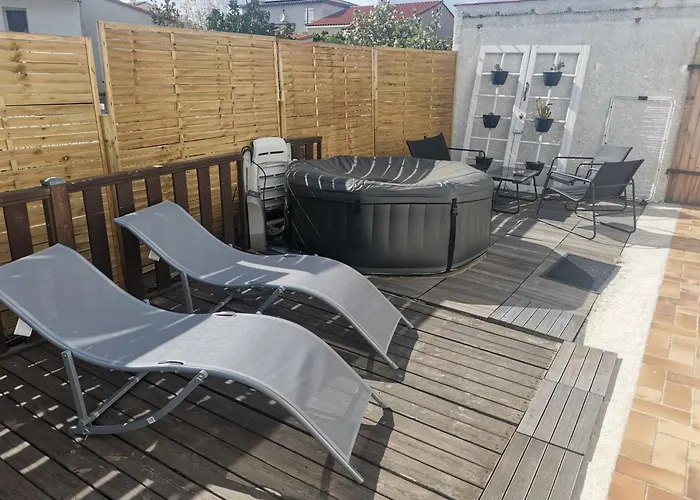 Appartement-1- Prive, Terrasse, Parking Et Jardin